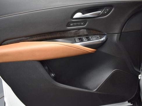 Used 2023 Cadillac XT4 Premium Luxury w/ Technology Package image 9