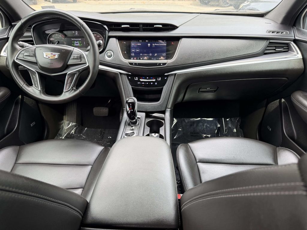 Certified 2024 Cadillac XT5 Luxury FWD image 18