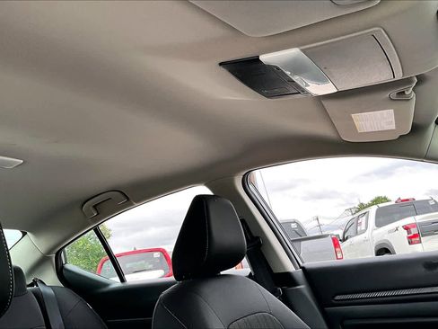 Used 2025 Nissan Altima 2.5 SV FWD image 14