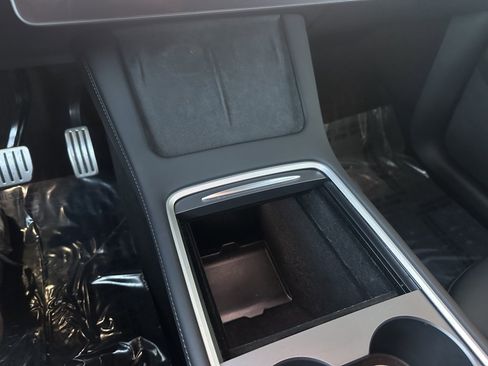 Used 2023 Tesla Model Y Performance image 32