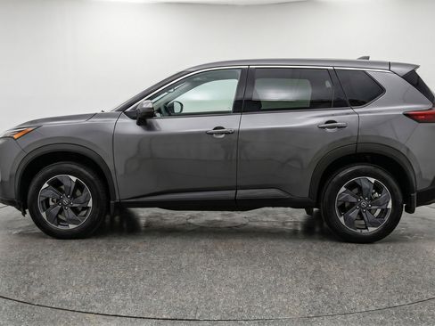 Used 2025 Nissan Rogue SV FWD image 5