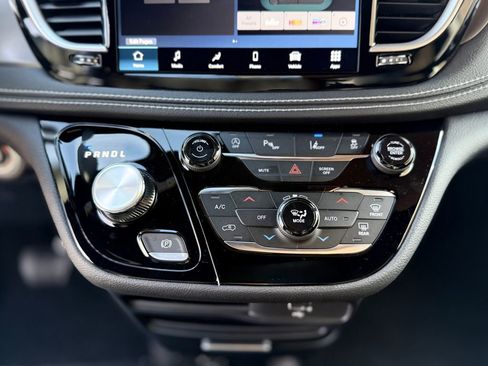 New 2026 Chrysler Pacifica Select image 15