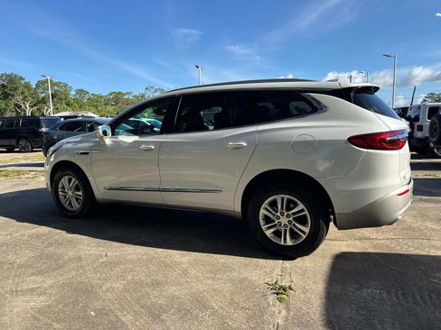 Used 2019 Buick Enclave Essence FWD image 5