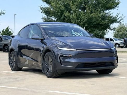 Used 2026 Tesla Model Y Long Range AWD/4WD image 3