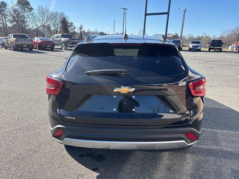 Used 2025 Chevrolet Trax LT image 7