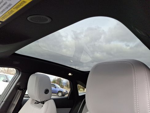 New 2024 Jaguar E-PACE R-Dynamic SE AWD/4WD image 12