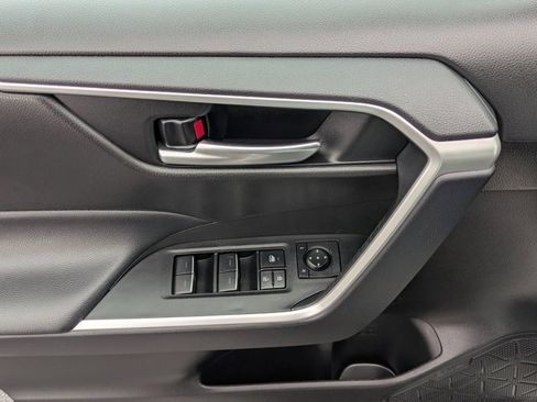 Used 2025 Toyota RAV4 XLE image 18