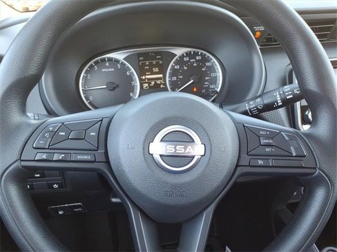 New 2025 Nissan Kicks Play S image 10