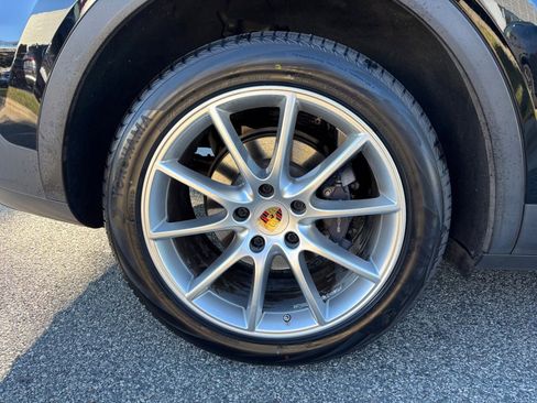 Used 2020 Porsche Cayenne image 23