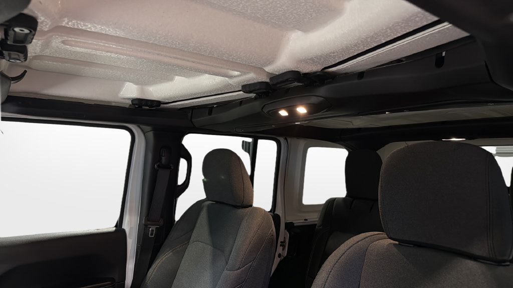 Used 2025 Jeep Wrangler Unlimited Sahara AWD/4WD image 37