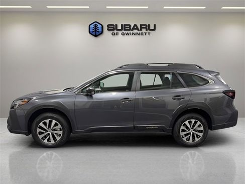 Certified 2025 Subaru Outback w/ Popular Package #1A image 2
