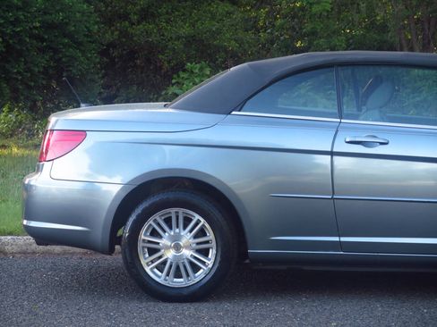 Used 2008 Chrysler Sebring Touring FWD image 26