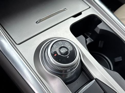 Used 2020 Ford Explorer Platinum w/ Premium Technology Package image 14