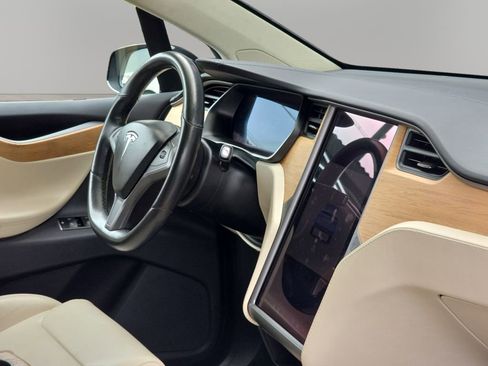 Used 2018 Tesla Model X 75D image 16
