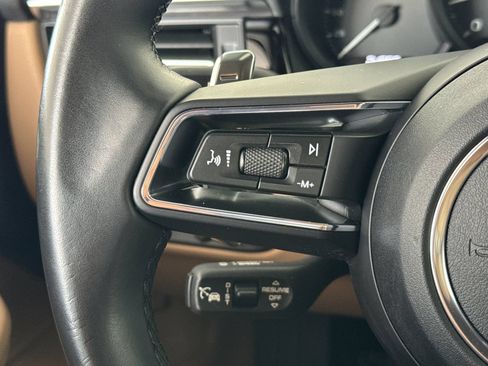 Certified 2022 Porsche Macan AWD/4WD image 26