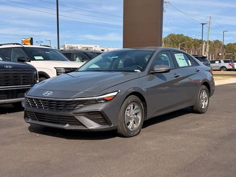 New 2026 Hyundai Elantra SE image 3
