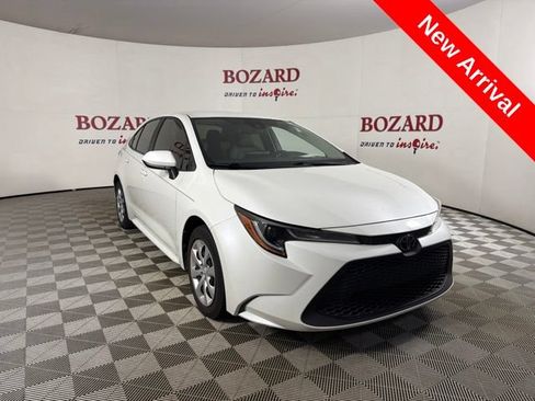 Used 2021 Toyota Corolla LE FWD image 1