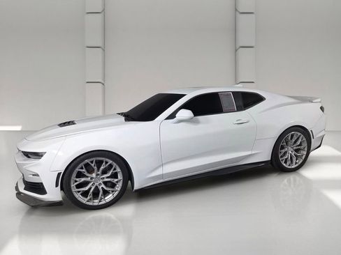 Used 2020 Chevrolet Camaro SS RWD image 8