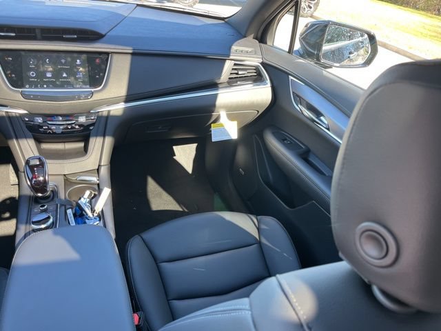 New 2025 Cadillac XT6 Luxury FWD image 34