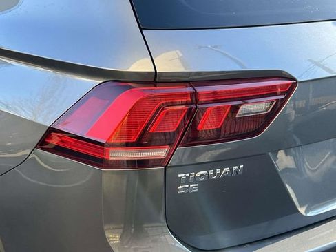 Certified 2021 Volkswagen Tiguan SE R-Line image 11