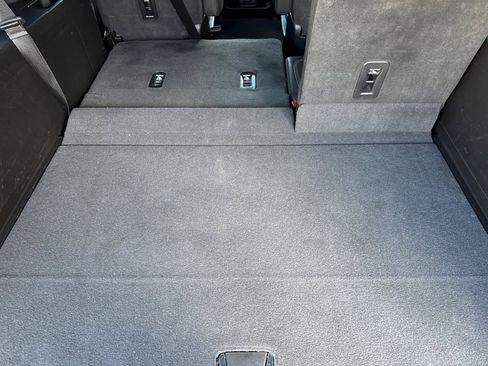 Used 2023 Chevrolet Suburban Premier image 16