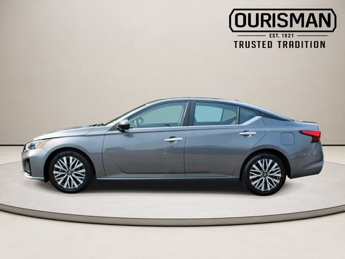 Used 2024 Nissan Altima 2.5 SV FWD image 6