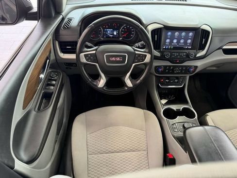 Used 2018 GMC Terrain SLE w/ Driver Convenience Package FWD image 9