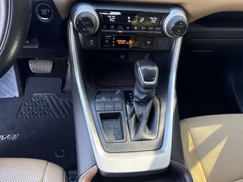 Used 2019 Toyota RAV4 Limited image 28
