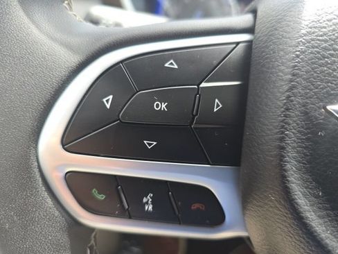 Used 2023 Chrysler Pacifica Limited w/ Uconnect Theater Family Group AWD/4WD image 27