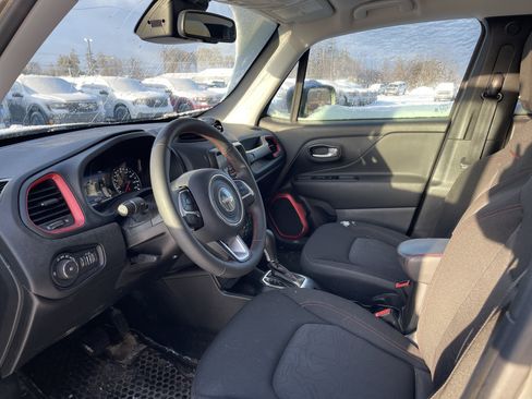 Used 2023 Jeep Renegade Trailhawk w/ Trailer Tow Group image 10