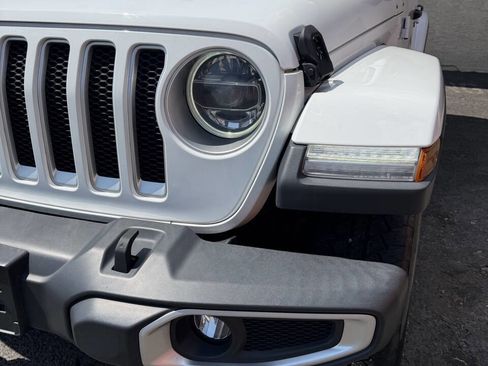Used 2018 Jeep Wrangler Unlimited Sahara w/ LED Lighting Group AWD/4WD image 10
