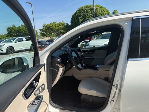 Used 2023 Mercedes-Benz GLC 300 4MATIC image 28