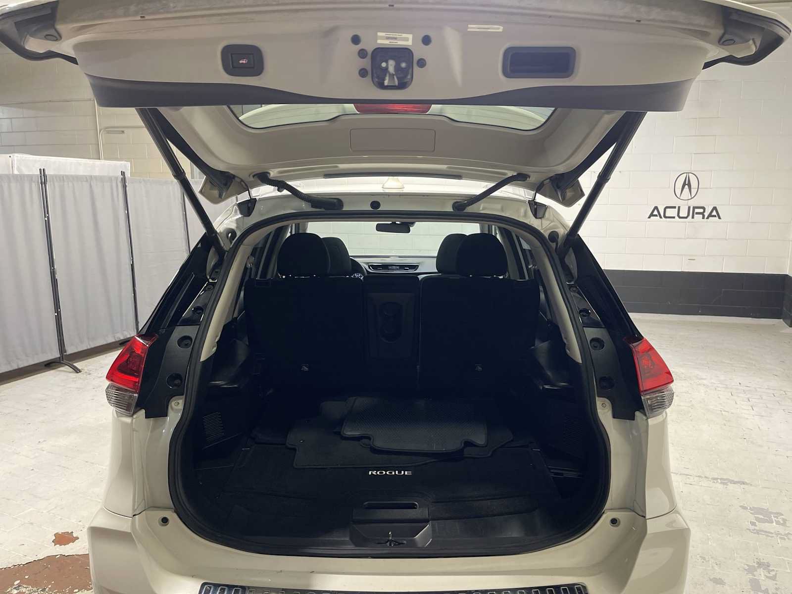 Used 2020 Nissan Rogue SV w/ Sun & Sound Touring Package AWD/4WD image 19
