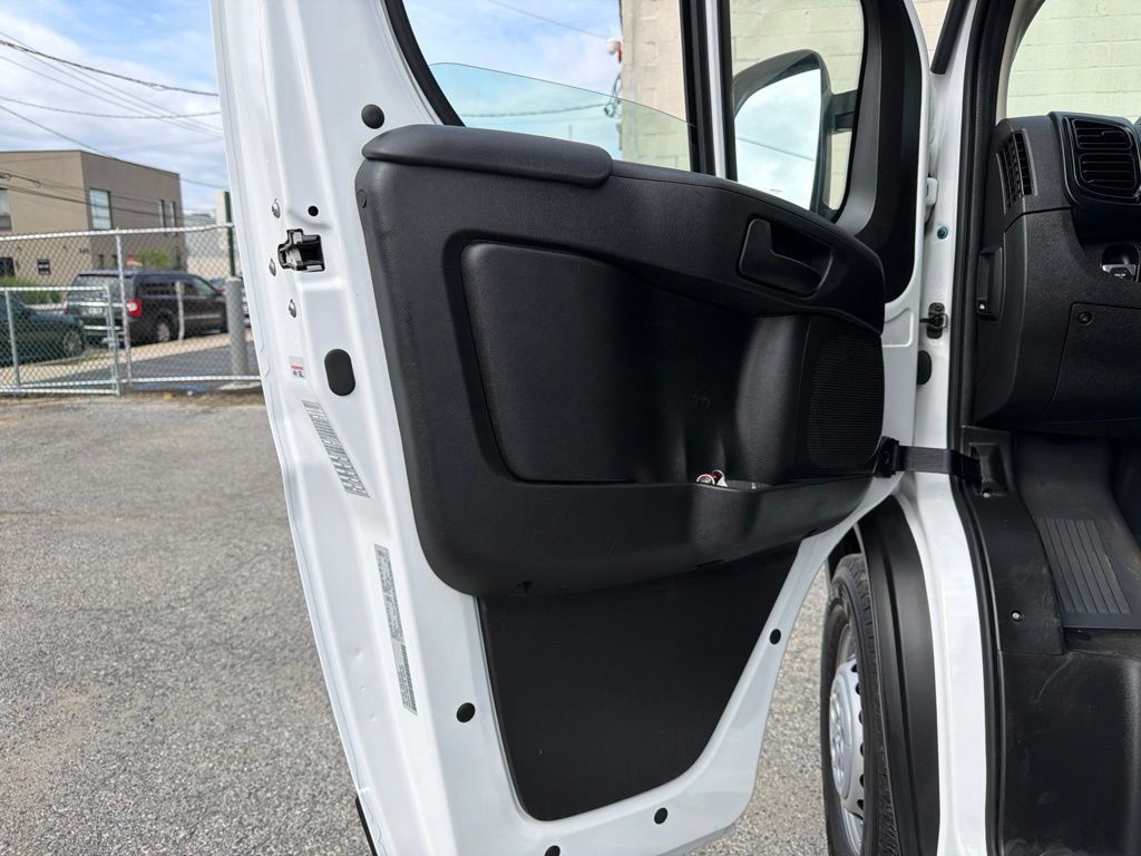 Used 2025 RAM ProMaster 2500 w/ U-Haul Equipment Group FWD image 20