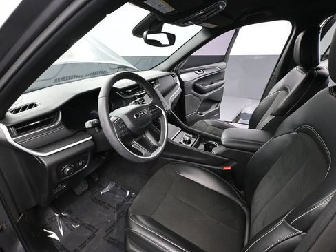 Used 2024 Jeep Grand Cherokee Altitude AWD/4WD image 23