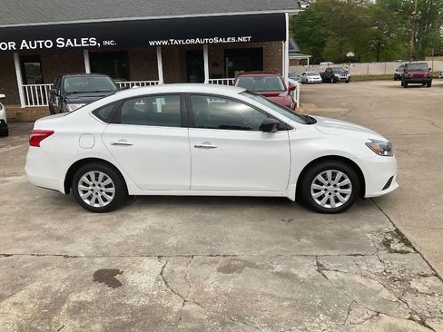 Used 2016 Nissan Sentra SV image 2