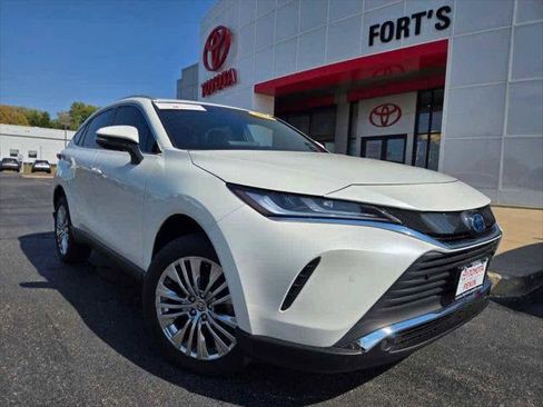 Certified 2022 Toyota Venza XLE image 1