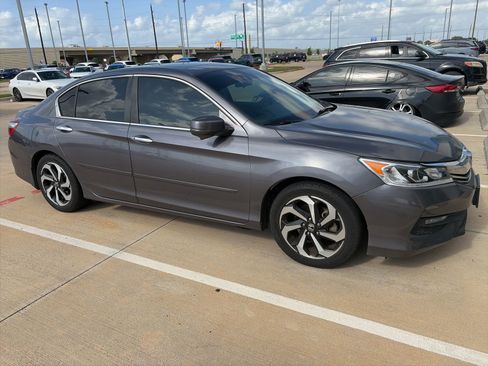 Used 2016 Honda Accord EX image 4