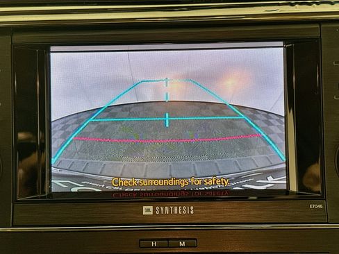 Used 2013 Toyota Avalon Limited w/ Technology Pkg FWD image 23