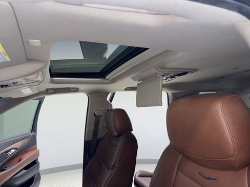 Used 2017 Cadillac Escalade Premium Luxury image 4