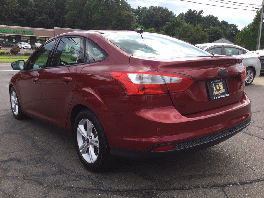 Used 2014 Ford Focus SE FWD image 9