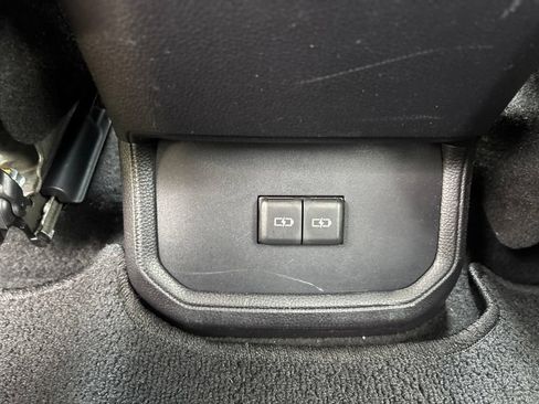 Used 2022 Toyota Highlander XLE FWD image 36