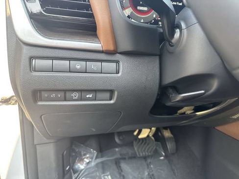 Used 2025 Nissan Rogue Platinum w/ Platinum Premium Package FWD image 27