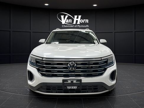 Used 2024 Volkswagen Atlas SEL AWD/4WD image 2