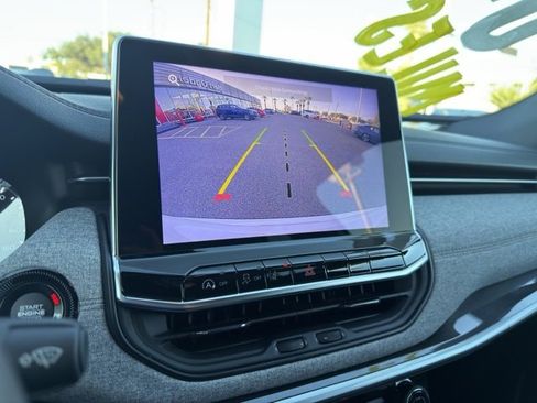 Used 2024 Jeep Compass Latitude w/ Sun and Sound Group image 19