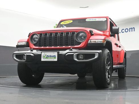 Used 2024 Jeep Gladiator Sport AWD/4WD image 7
