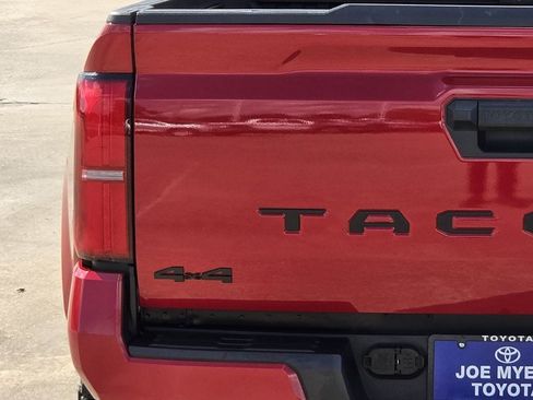 Used 2025 Toyota Tacoma TRD Sport AWD/4WD image 10