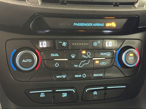 Used 2020 Ford Transit Connect XL image 23