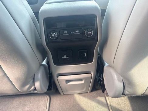 Used 2017 GMC Acadia SLT FWD image 24
