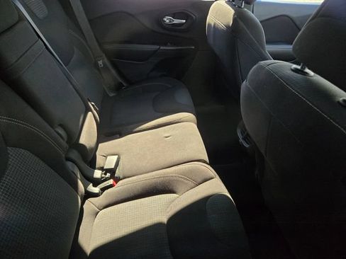 Used 2016 Jeep Cherokee Latitude AWD/4WD image 5